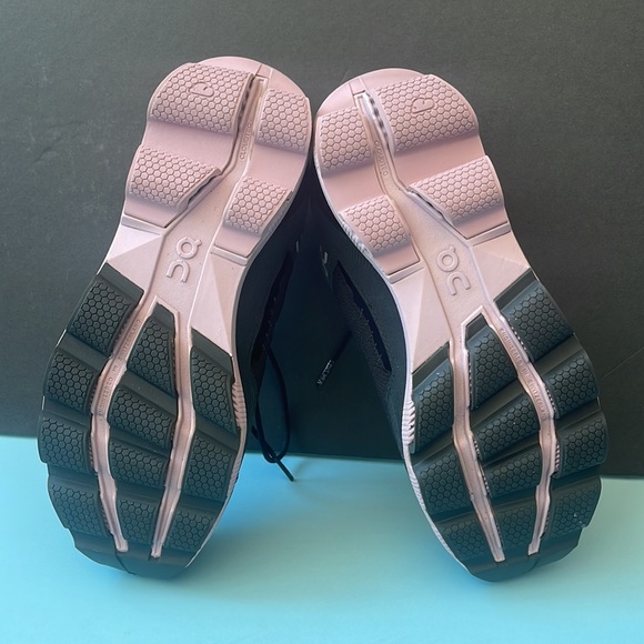 On Running Women’s Cloud Runner Winter Edition - Gray, Red, & Light Lavender - Picture 3 of 11